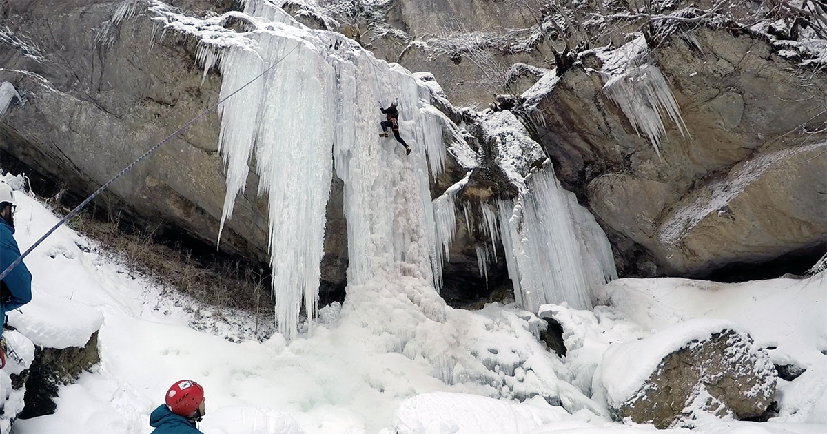 Prima uscita del Corso di Alpinismo Invernale Avanzato. Allievi da Roma, Pescara e L'Aquila hanno salito una cascata di ghiaccio ai Prati di Tivo