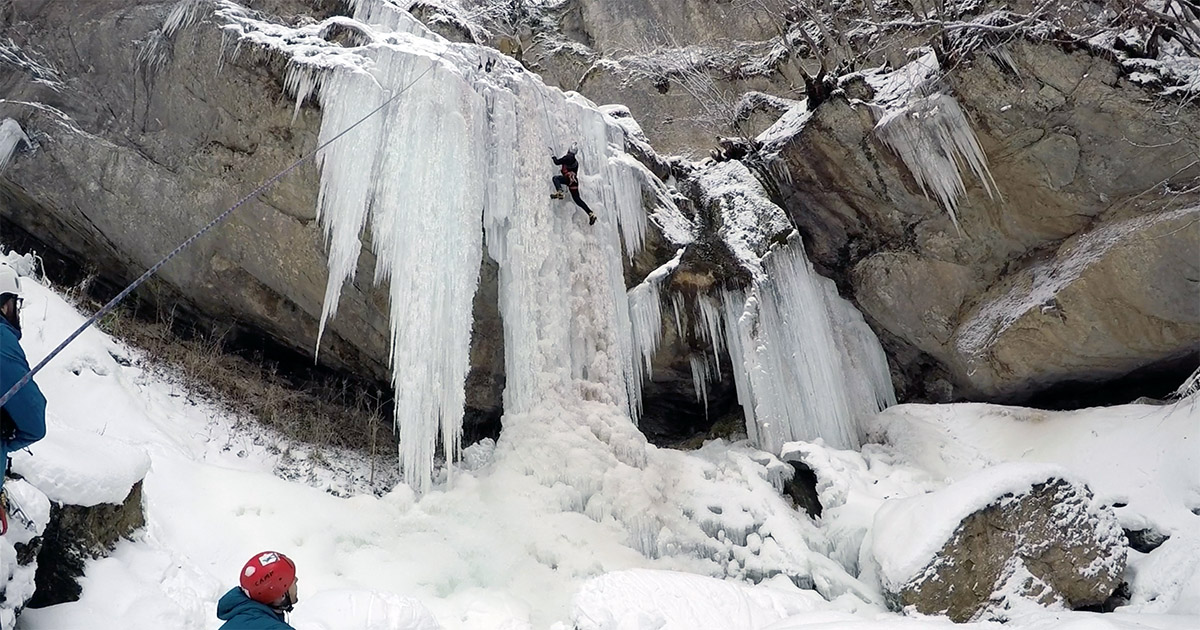 Prima uscita del Corso di Alpinismo Invernale Avanzato. Allievi da Roma, Pescara e L'Aquila hanno salito una cascata di ghiaccio ai Prati di Tivo