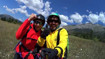 Parapendio, L'emozione del primo volo per Paola & Co