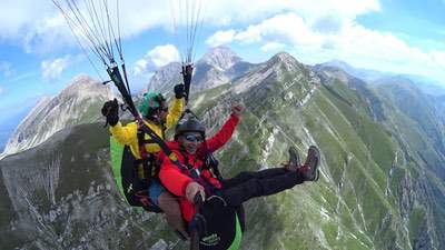 Parapendio, L'emozione del primo volo per Paola & Co