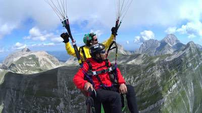 Parapendio, L'emozione del primo volo per Paola & Co