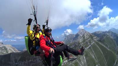 Parapendio, L'emozione del primo volo per Paola & Co