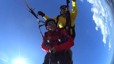 Parapendio, L'emozione del primo volo per Paola & Co