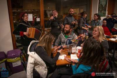 Ciaspolata di Castel Del Monte, ultima tappa Ciaspe'n Folk