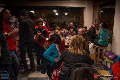 Ciaspolata di Castel Del Monte, ultima tappa Ciaspe'n Folk