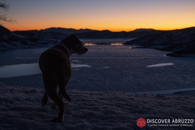 Ciaspolata di Campotosto al tramonto con 110 partecipanti