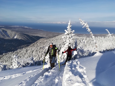 Sci alpinismo in Siberia in una valle magica