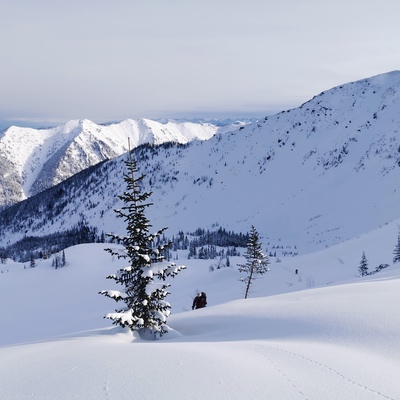 Sci alpinismo in Siberia in una valle magica