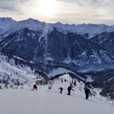 Sci alpinismo in Siberia in una valle magica