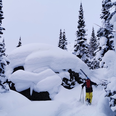 Sci alpinismo in Siberia in una valle magica