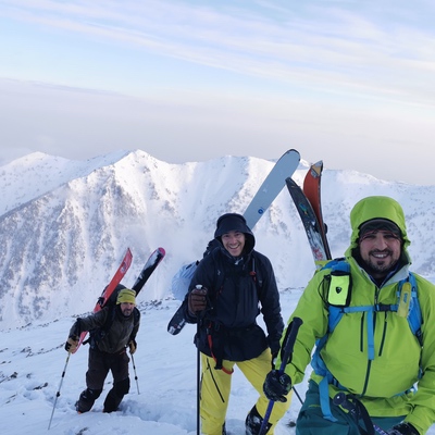 Sci alpinismo in Siberia in una valle magica