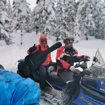 Sci alpinismo in Siberia in una valle magica