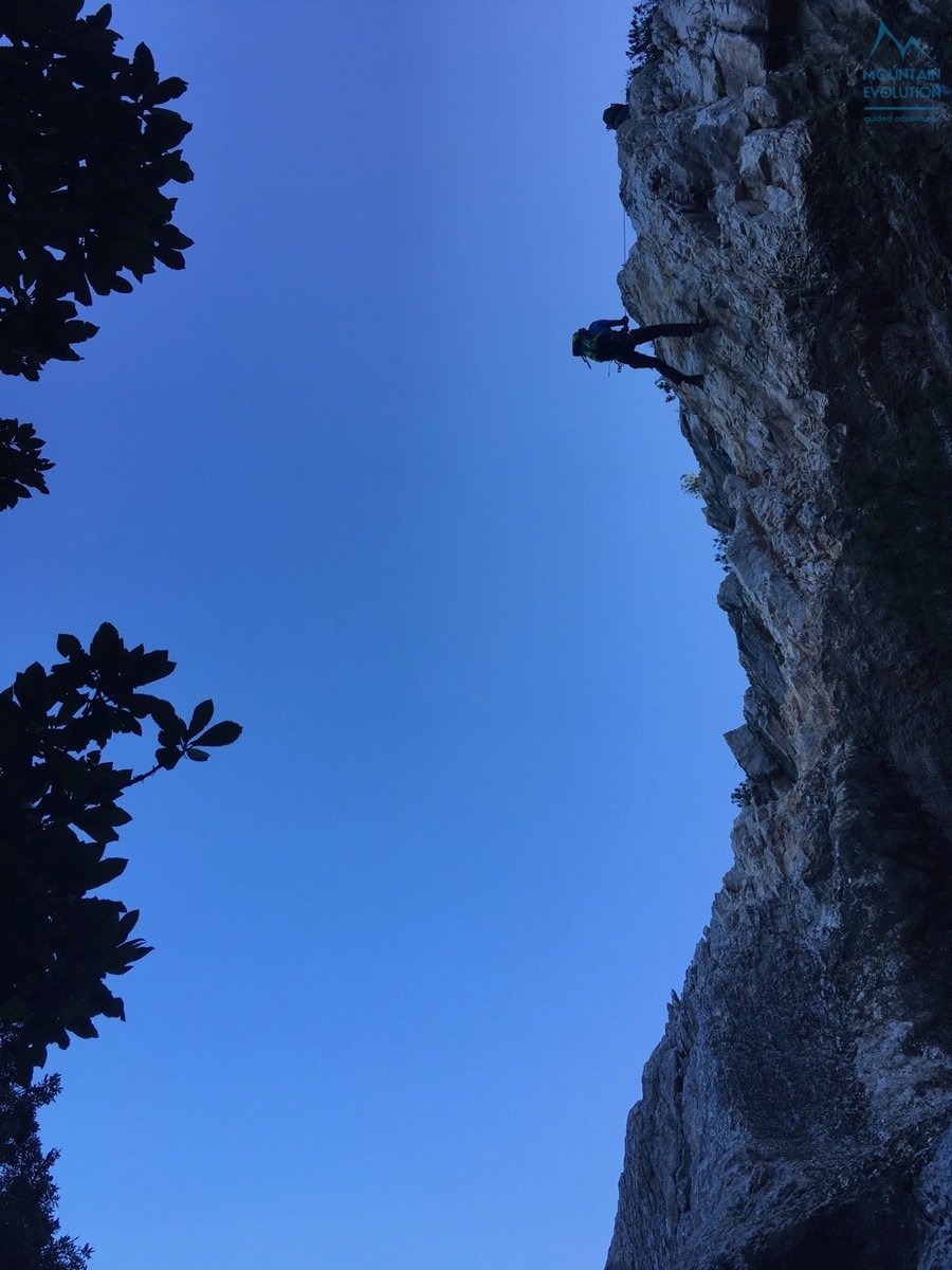 Magnifica esperienza di una settimana tra le spiagge e le scogliere montuose della Sardegna.