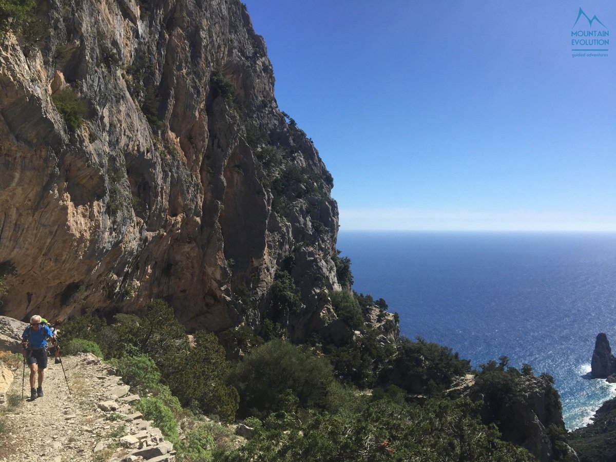 Magnifica esperienza di una settimana tra le spiagge e le scogliere montuose della Sardegna.