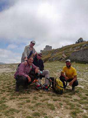 Con Lorenzo e la Joelette alla Rocca di Calascio