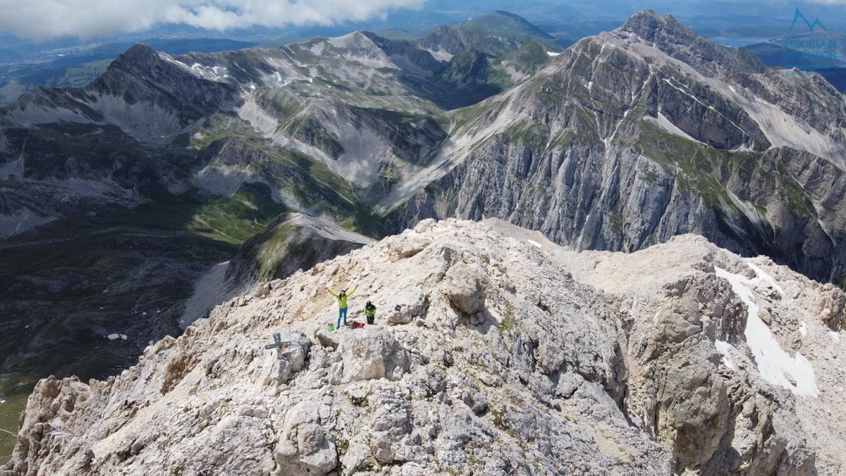 Foto bellissima di montagna con panorama mozzafiato, sorrisi a 32 denti e magari anche la solita didascalia che tanto piace a molti colleghi