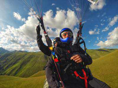 In volo intorno al Gran Sasso con Christian