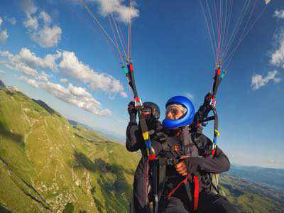 In volo intorno al Gran Sasso con Christian