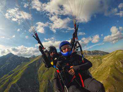 In volo intorno al Gran Sasso con Christian