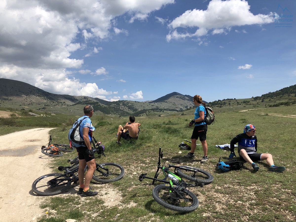 Anello che si svolge tra i 3 parchi nazionali dell’Abruzzo e il parco regionale del Velino Sirente